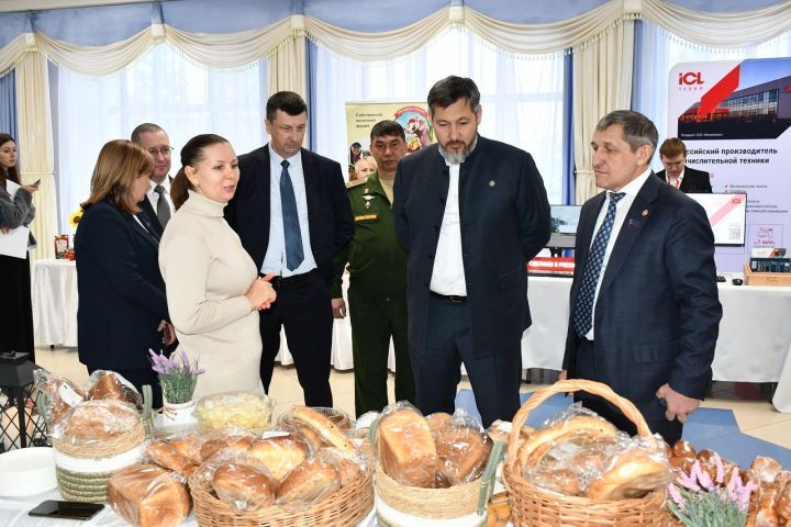 В районном доме культуры состоялась отчетная сессия Совета Лаишевского района