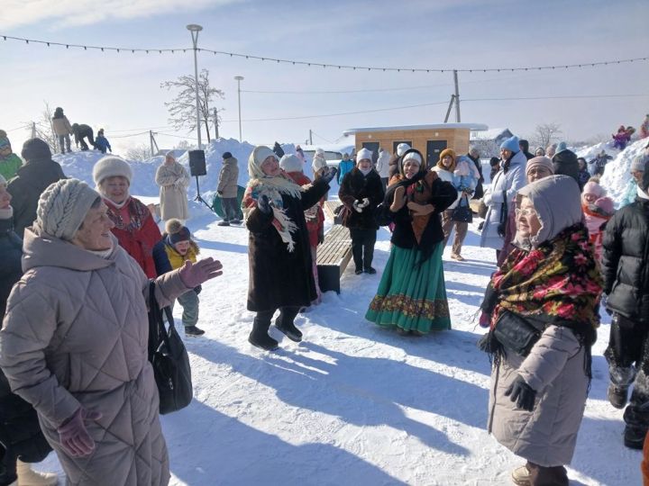 В Лаишеве сегодня проходит широкая Масленица