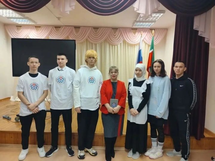 В Пелевской школе прошёл «круглый стол» с отрядом «СМС-дети»