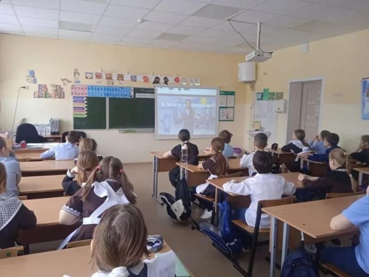 «Разговоры о важном»: школьники узнали о важности заводов для страны