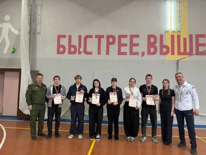 В Лаишевском техникуме состоялись соревнования по армрестлингу