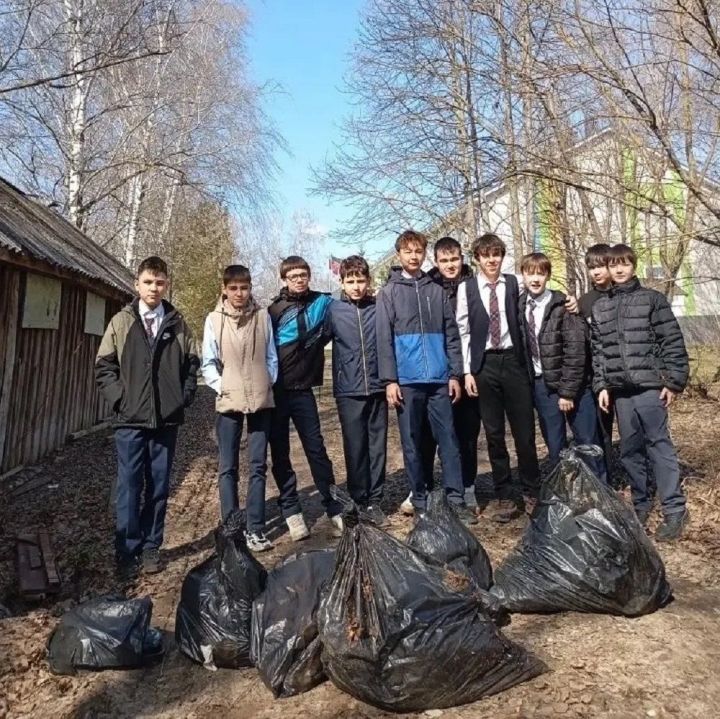 Подростки Лаишевского района поддерживают чистоту родного села