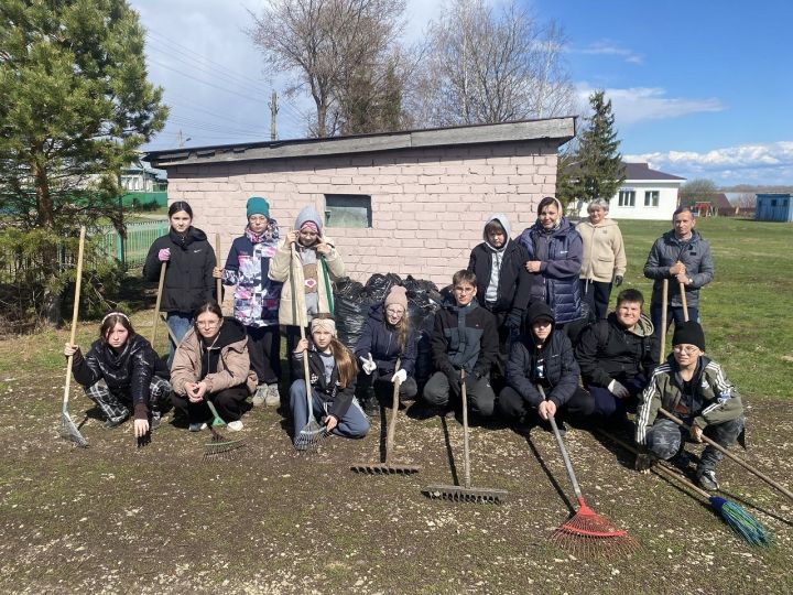 Весенние праздники в Лаишевском районе встречают генеральной уборкой