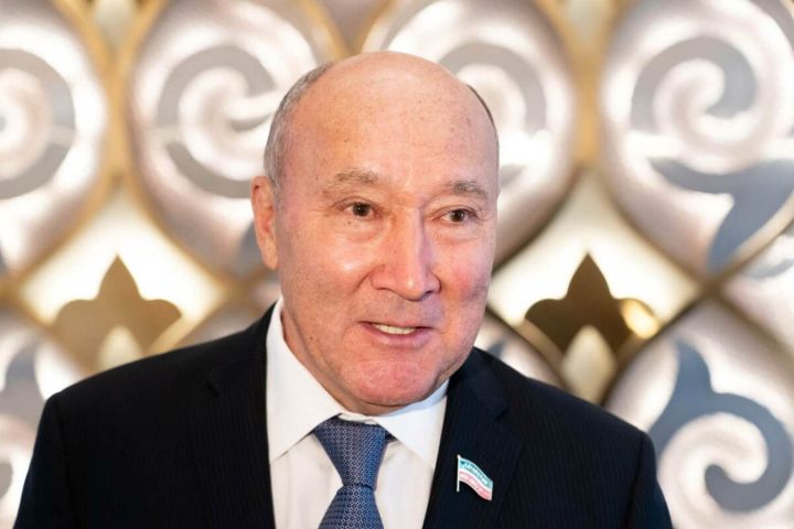 Татарстан Республикасы Матбугат көне уңаеннан: Марат Әхмәтовтан котлау