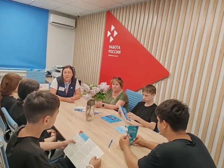 Воспитанники Лаишевского детского дома узнали, как работает кадровая служба