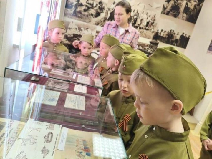 Вакыт аша: яшь артистларның маршы ничек батырлык юлына әверелде