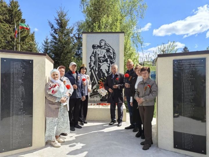 Татар Янтыгында Җиңү митингы: Геройлар исеме — йөрәкләрдә!