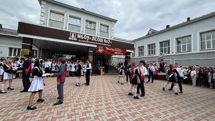 Лаишевские выпускники прощаются со школой