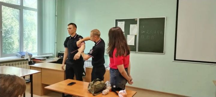 Для лаишевских студентов провели мастер-класс по оказанию первой медицинской помощи