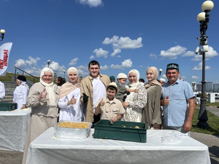 Чәкчәк манарасы «бөтен дөнья белән» ясалды