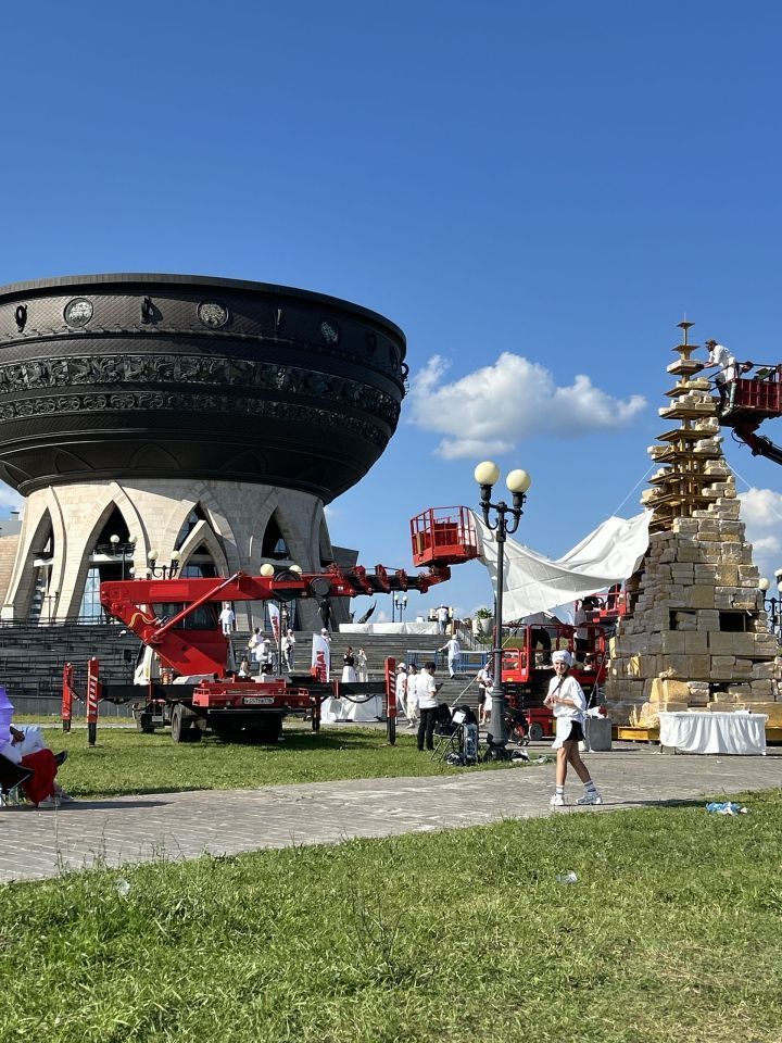 Чәкчәк манарасы «бөтен дөнья белән» ясалды
