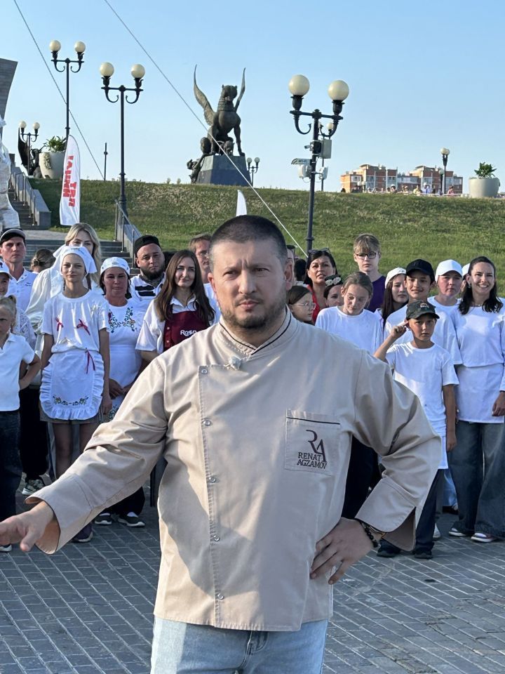 Чәкчәк манарасы «бөтен дөнья белән» ясалды