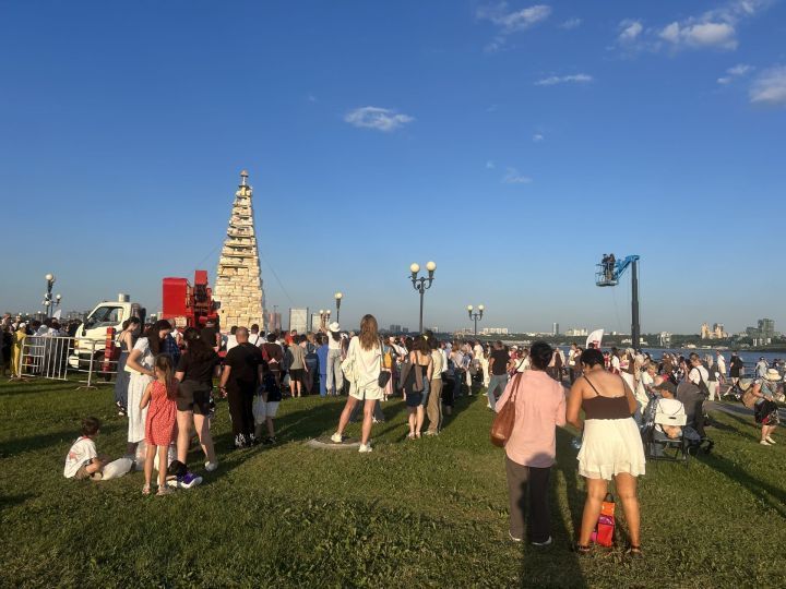 Чәкчәк манарасы «бөтен дөнья белән» ясалды