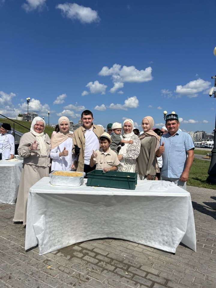 Чәкчәк манарасы «бөтен дөнья белән» ясалды