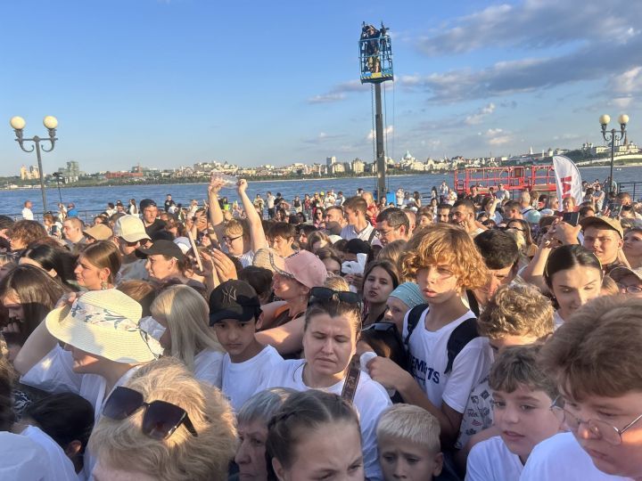 Чәкчәк манарасы «бөтен дөнья белән» ясалды
