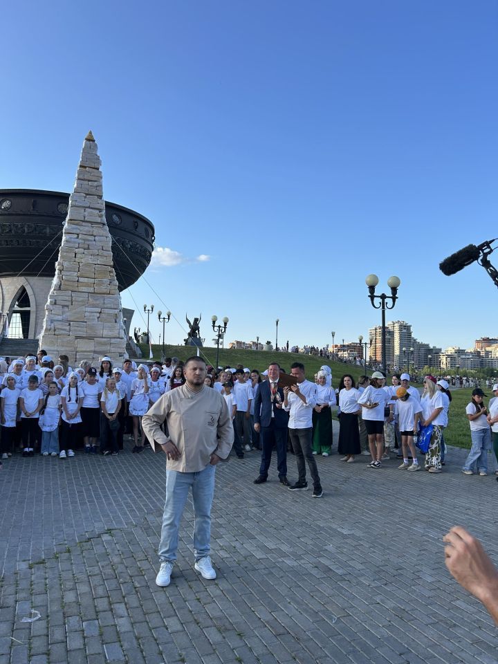 Чәкчәк манарасы «бөтен дөнья белән» ясалды