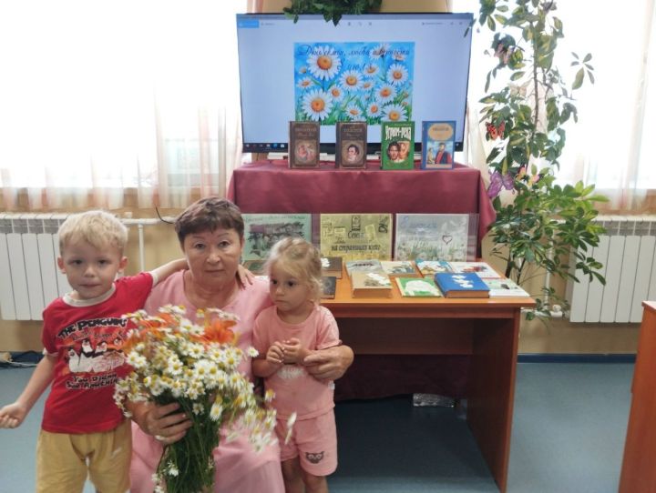 В Сокуровской библиотеке праздник семьи засиял ромашками, книгами и яркими играми