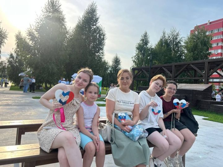 Лаишевцам вручили свидетельства о занесении на Доску Почета