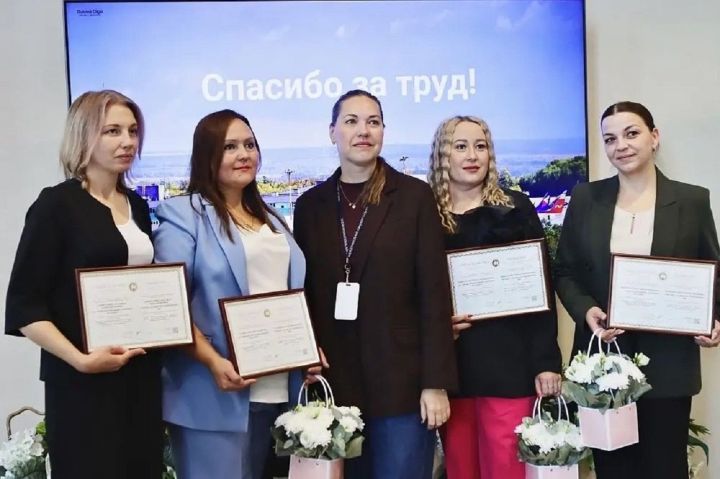 Лаеш районында яшәүчеләргә ТР Электрон мактау тактасы сертификатлары тапшырыла