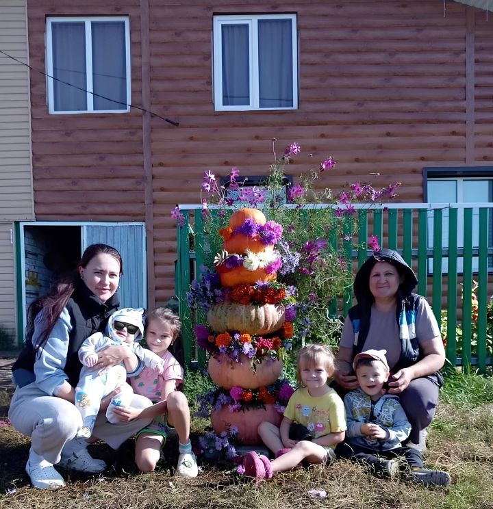 Жители села Именьково создали необычную осеннюю композицию