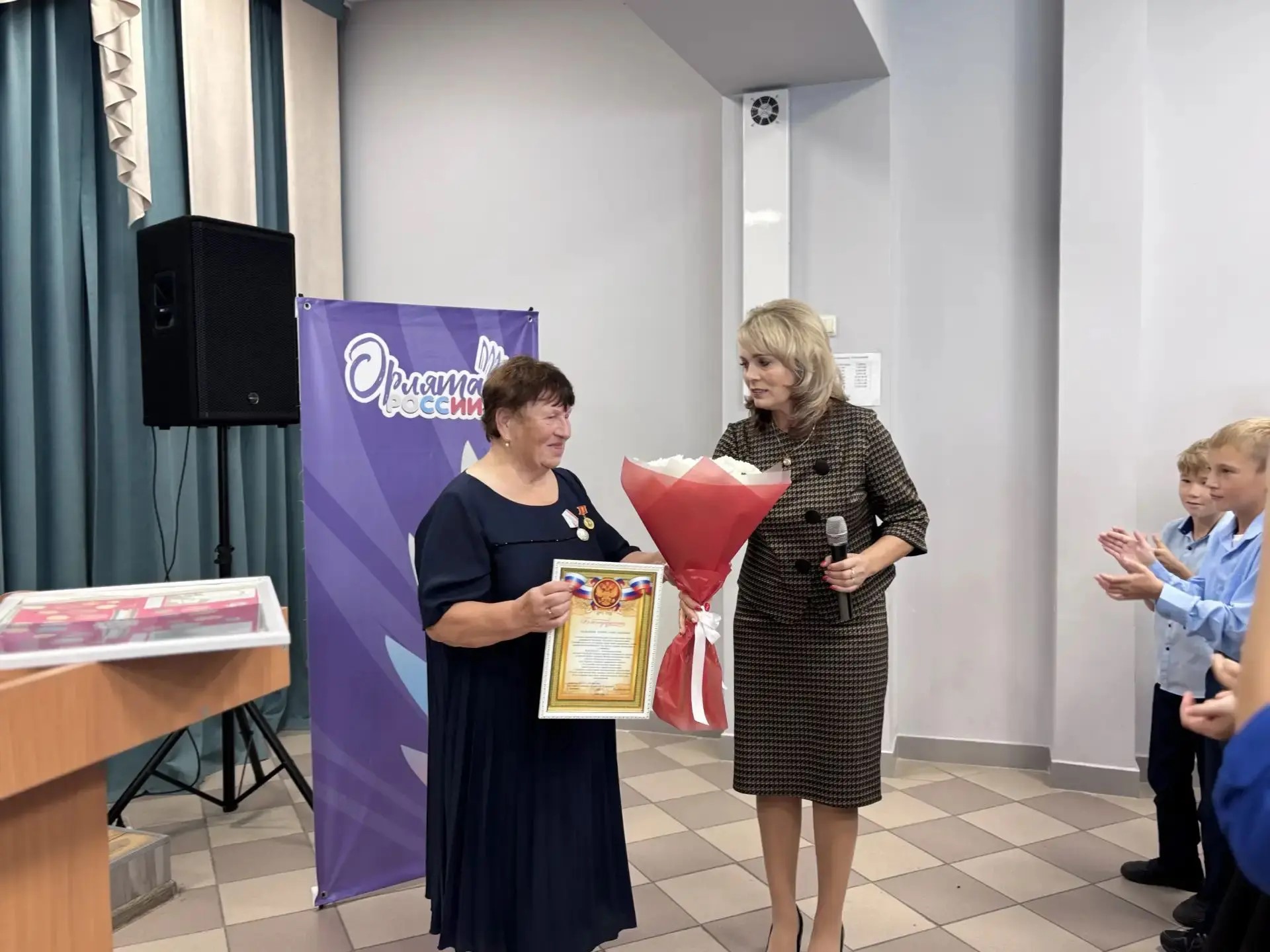 Директор школы от души поблагодарила Галину Александровну за незабываемую встречу.