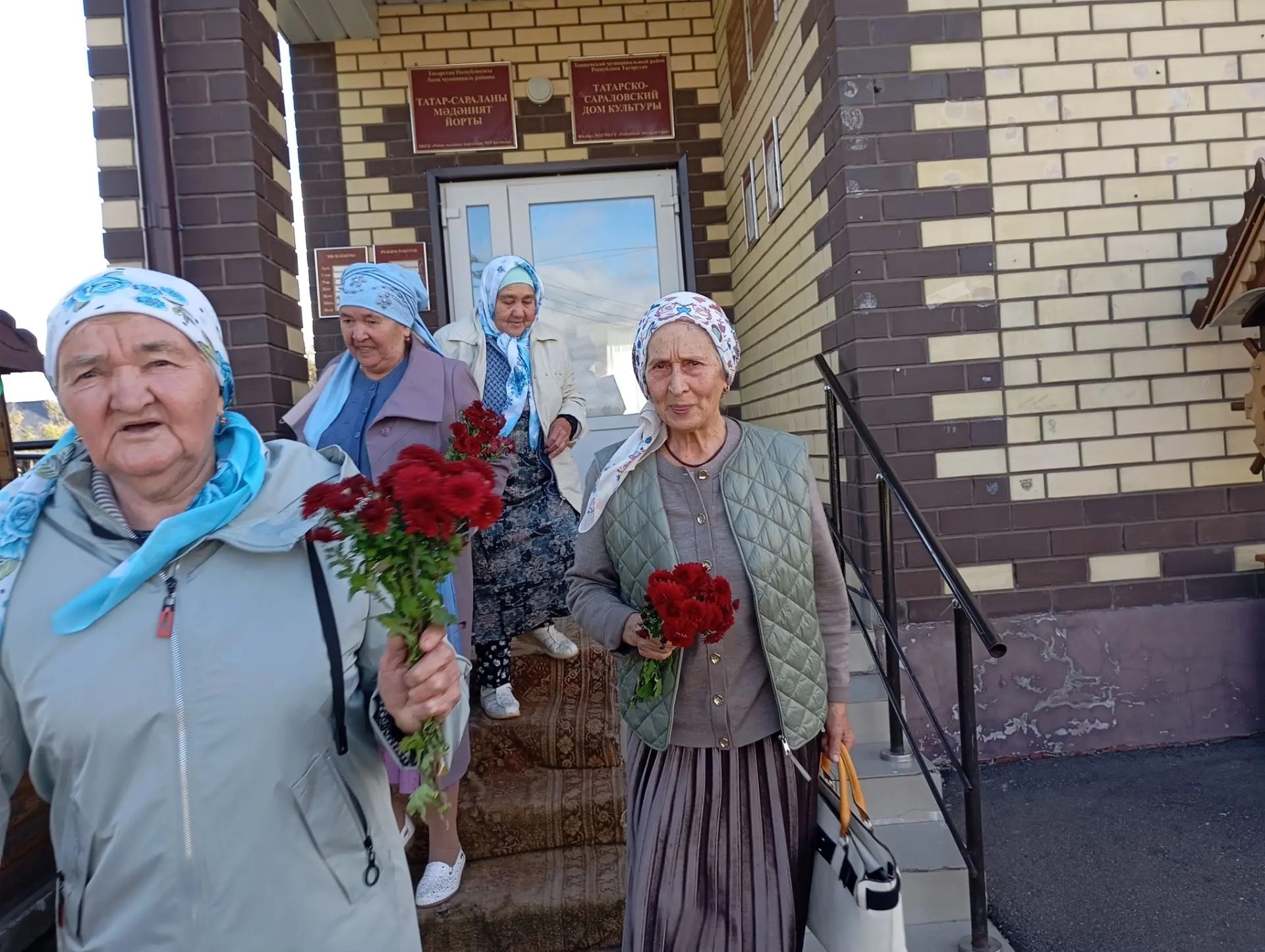 поздравление пожилых в сельском клубе