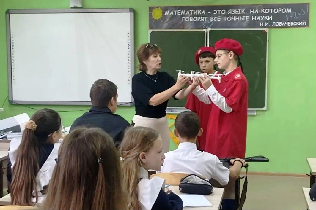Юнармейцы помогли провести занятия для младших товарищей.