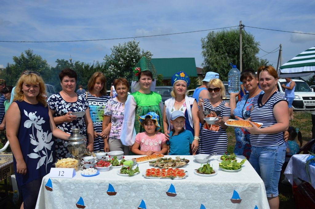 Весело встречали гостей на Фестивале ухи в Лаишево