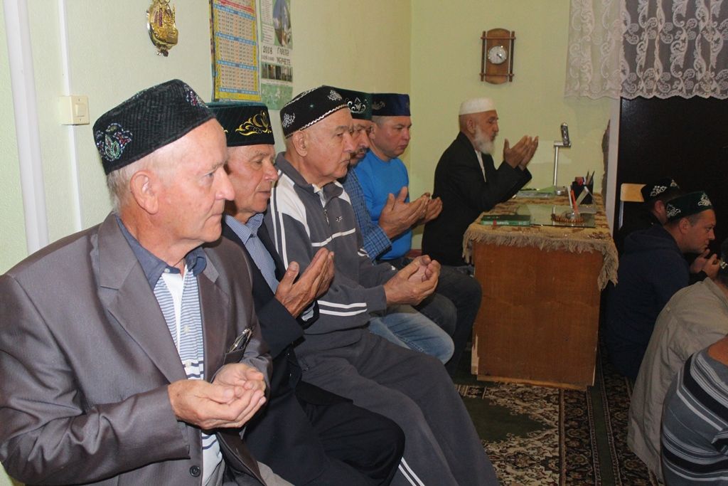 Курбан-байрам. 21.08.2018 г. Лаишево. Прихожане Лаишевской мечети поздравляют мусульман с праздником (видео и фотогалерея)