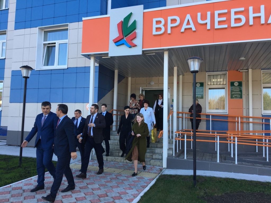 Депутаты Госдумы РФ посетили амбулаторию Песчаных Ковалей