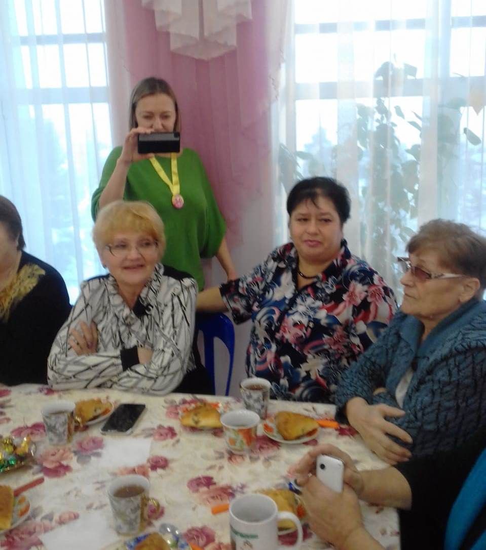Хор Ветеранов поздравил своего руководителя Елену Сундареву с днем рождения
