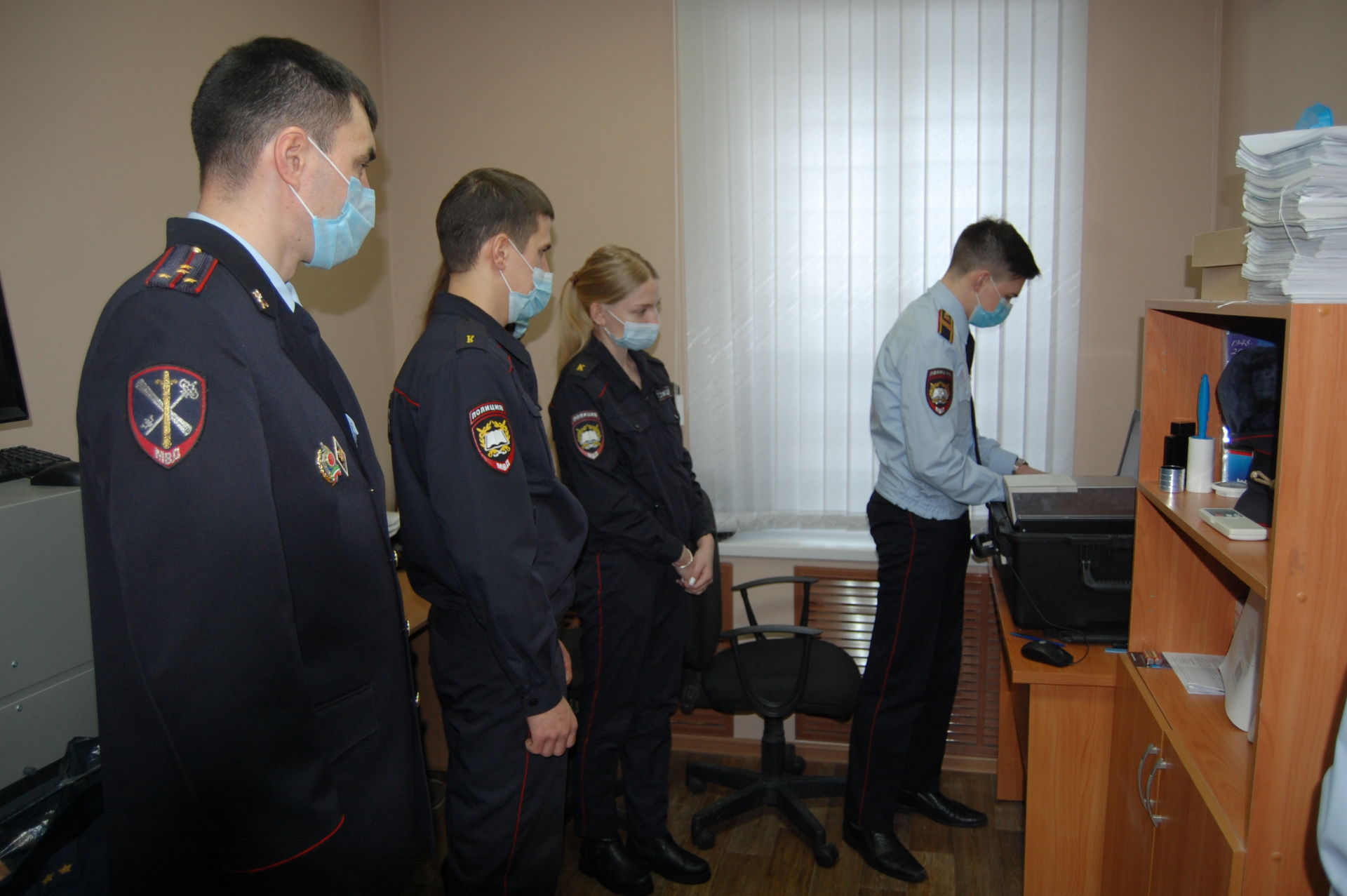 В гости к сотрудникам транспортной полиции пришли курсанты Казанского юридического института.