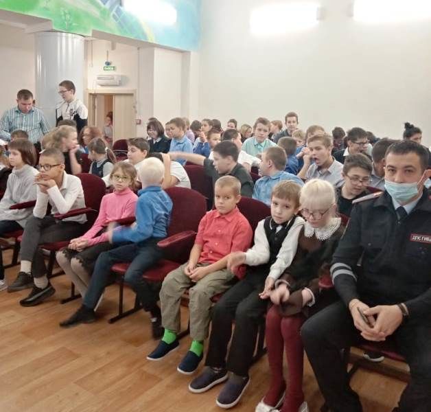 В Декаду инвалидов в Лаишевскую школу-интернат из Казани приехал театр «Клаксон»