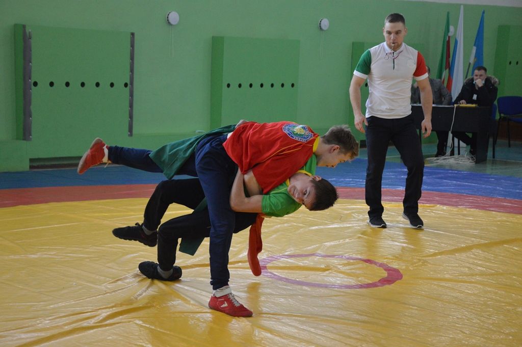 Соревнования по борьбе «Кореш» прошли в спортивном зале Большекабанской &nbsp;средней школы