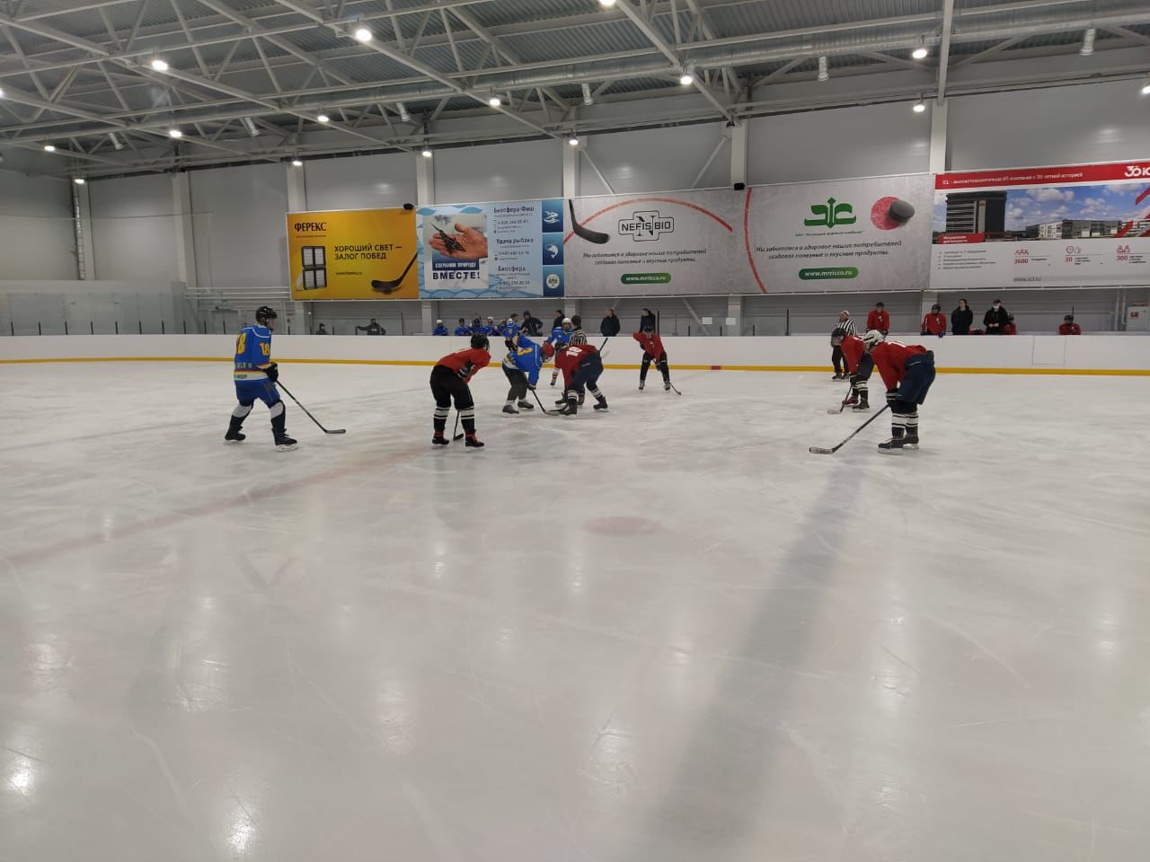 Лаишевские и казанские школьники сошлись в хоккейном матче