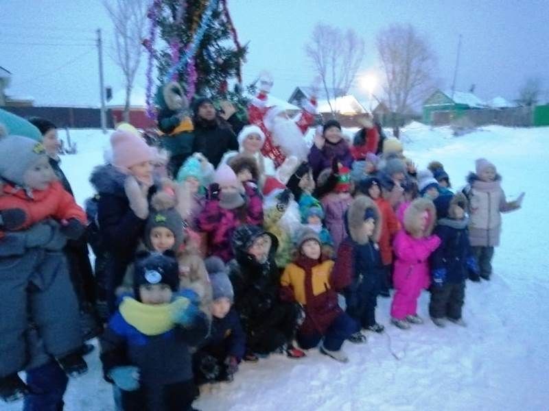 В Сокурах на очищенном озере провели новогоднюю елку