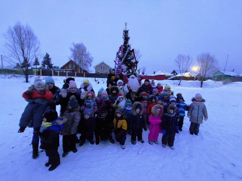 В Сокурах на очищенном озере провели новогоднюю елку