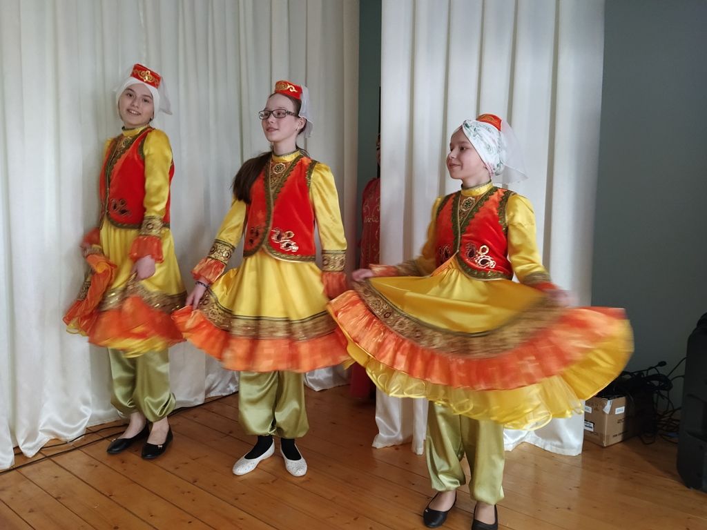 В Куюковском сельском поселении на сходе граждан выступил фольклорный ансамбль «Алчэчэк»