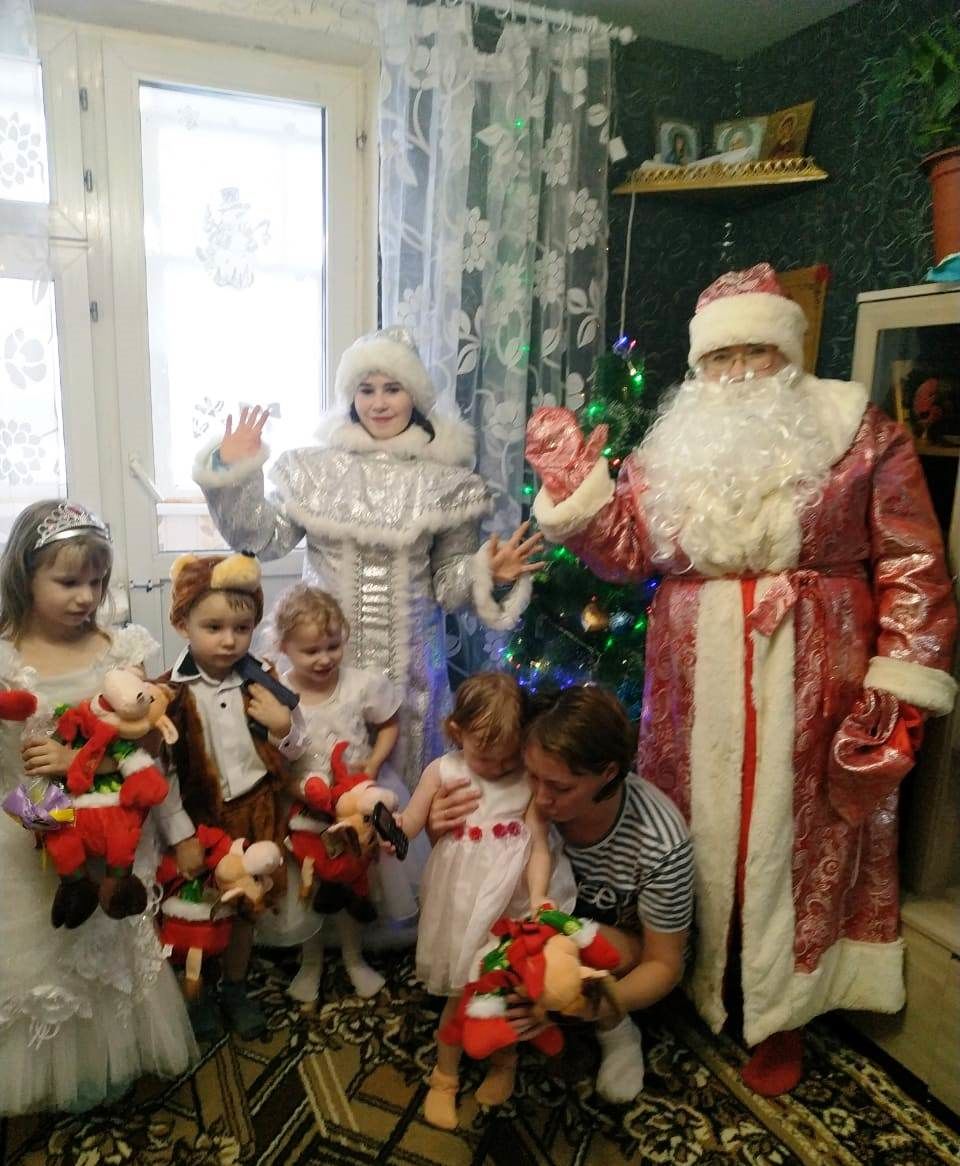 В Лаишеве поздравили с Новым годом детей и взрослых с ОВЗ и детей из многодетных семей
