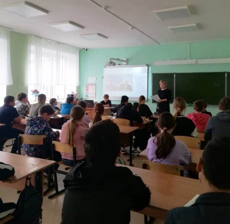 Лаишевская средняя школа №2 поздравляет пап с Днем отца