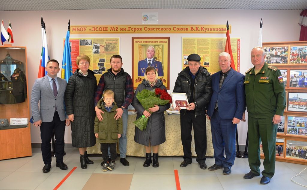 Награды героя вручили семье Алексея Пашагина