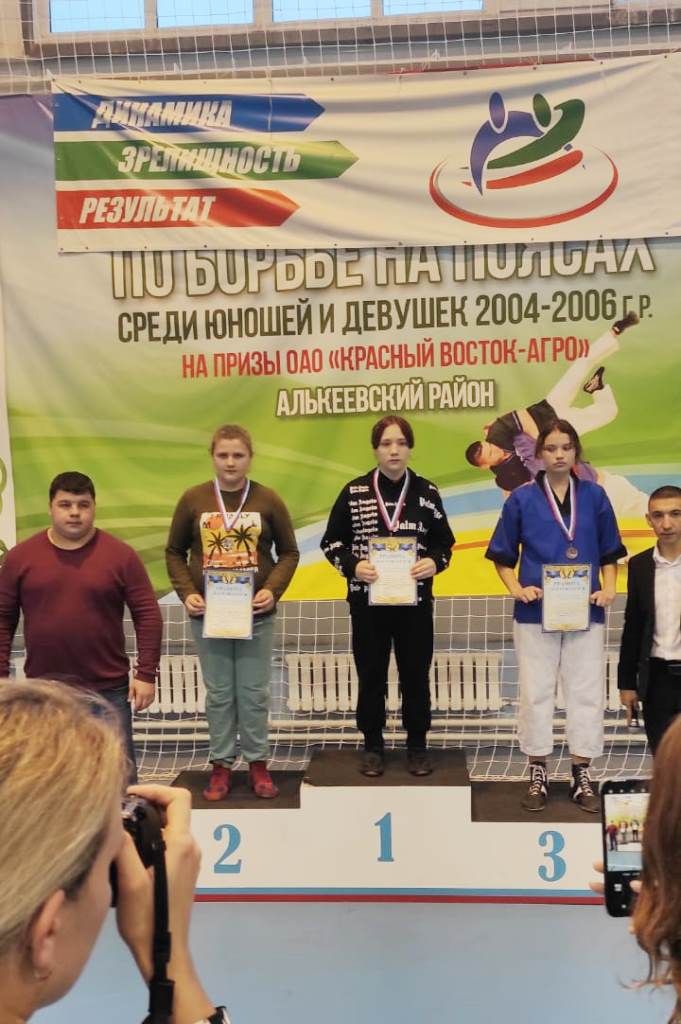 В республиканском турнире по борьбе на поясах Лаишевский район завоевал медали всех достоинств