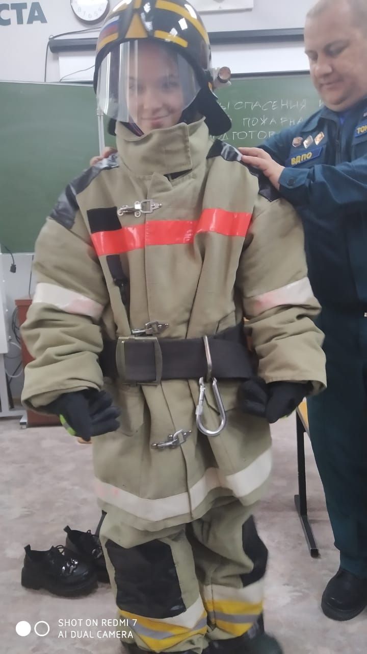 Участники отряда «Феникс» ощутили на себе надежность пожарного обмундирования