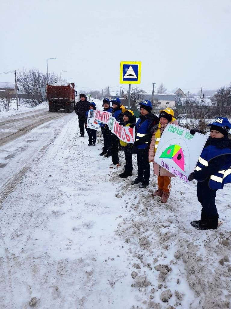 Кирбинские школьники призвали водителей уважать пешеходов