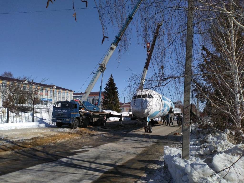 Не каждый день в Лаишево самолеты привозят или Как доставляли ЯК-42Д в Лаишевский техникум