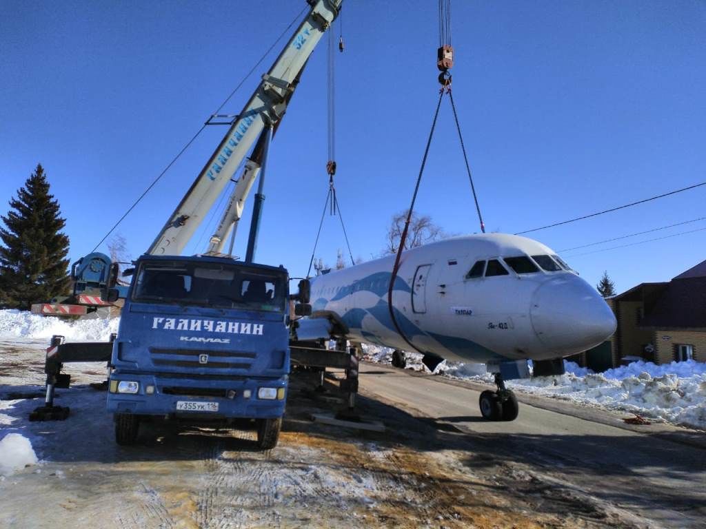 Не каждый день в Лаишево самолеты привозят или Как доставляли ЯК-42Д в Лаишевский техникум