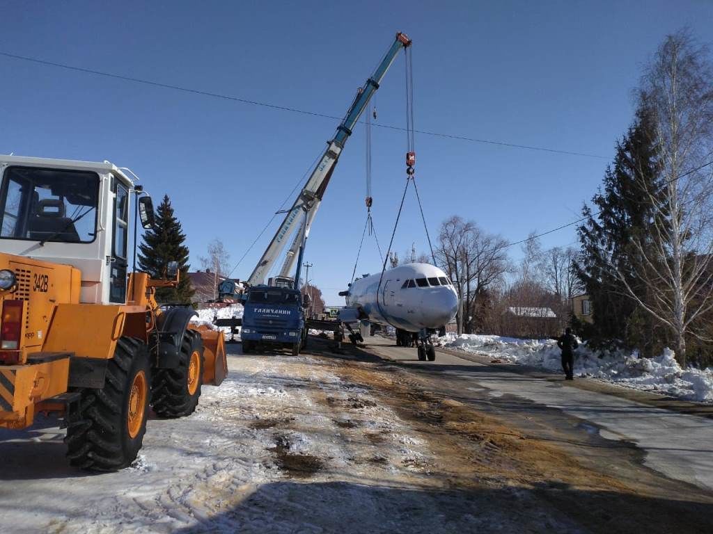 Не каждый день в Лаишево самолеты привозят или Как доставляли ЯК-42Д в Лаишевский техникум