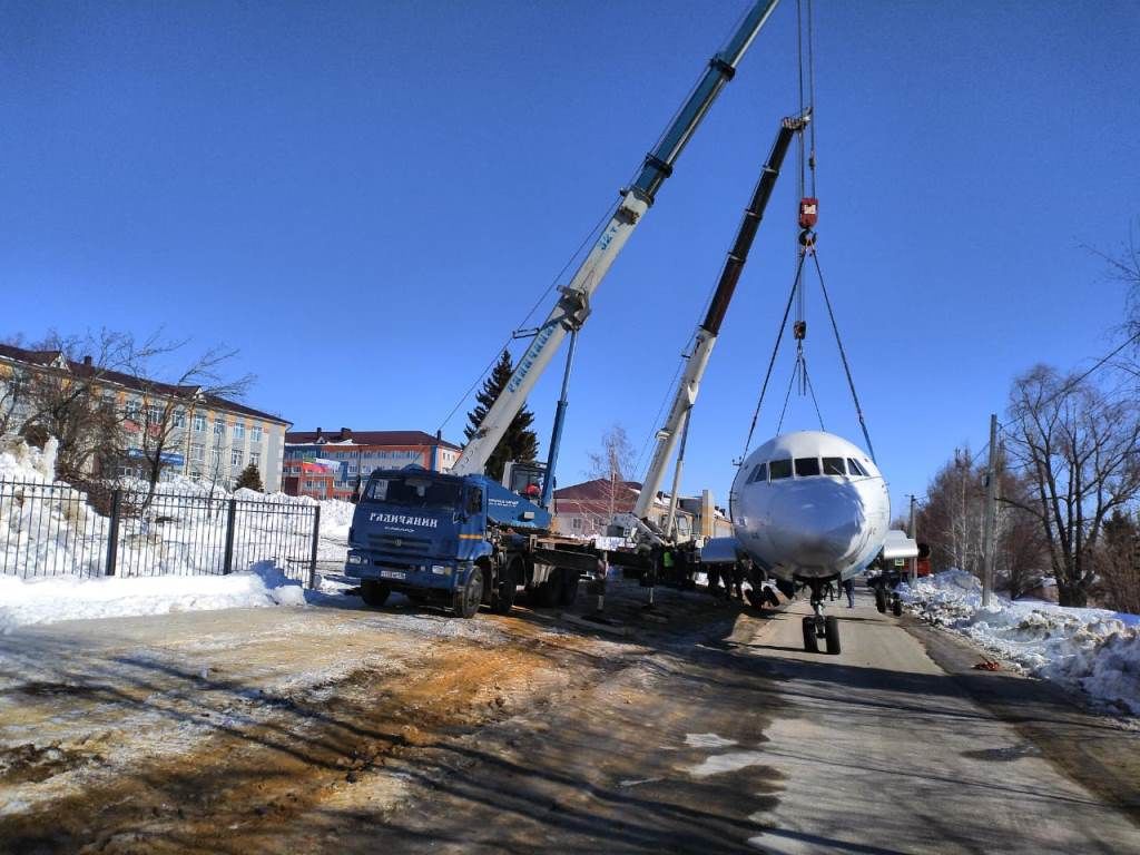 Не каждый день в Лаишево самолеты привозят или Как доставляли ЯК-42Д в Лаишевский техникум