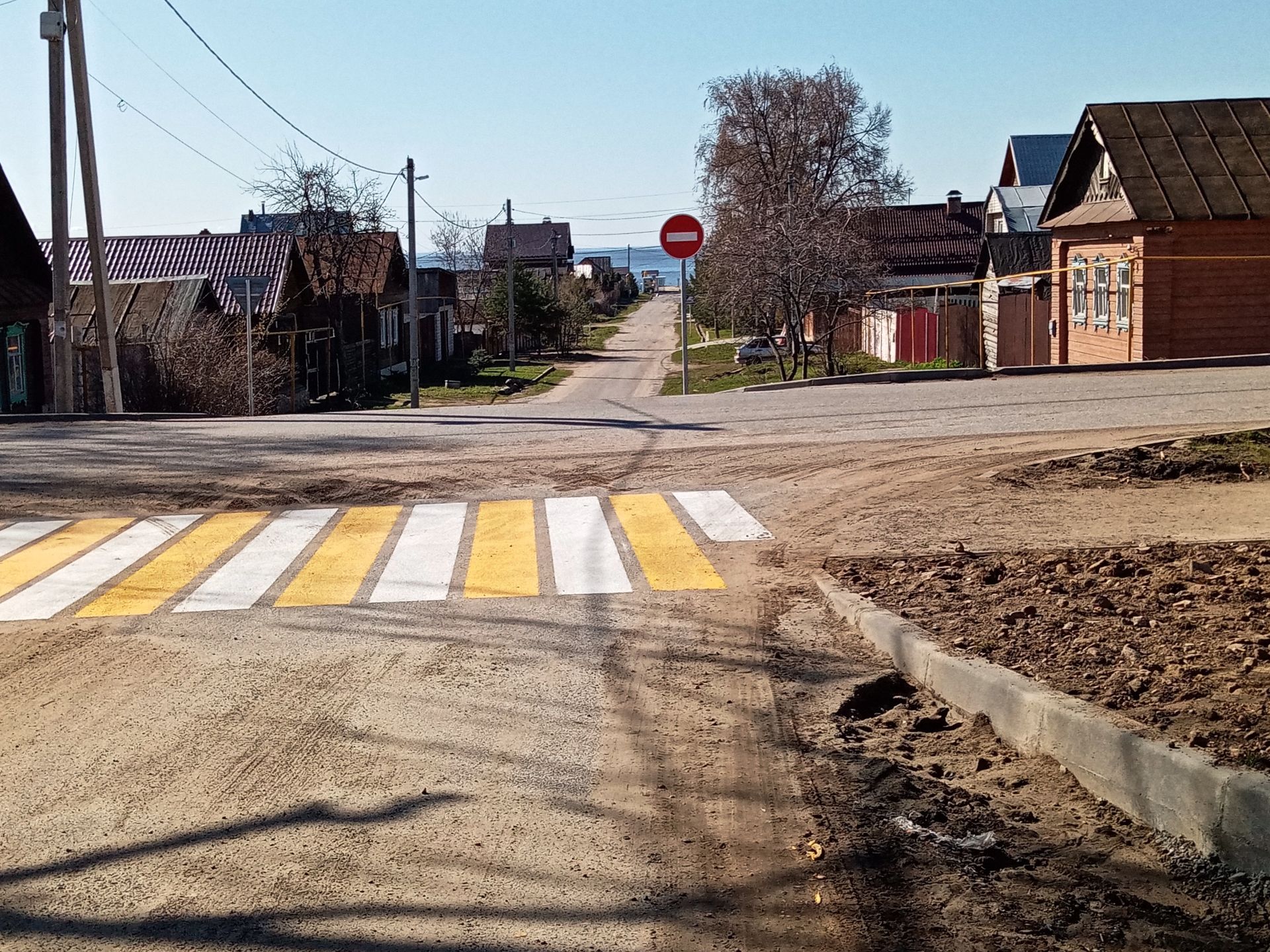 В Лаишево разметили пешеходные переходы