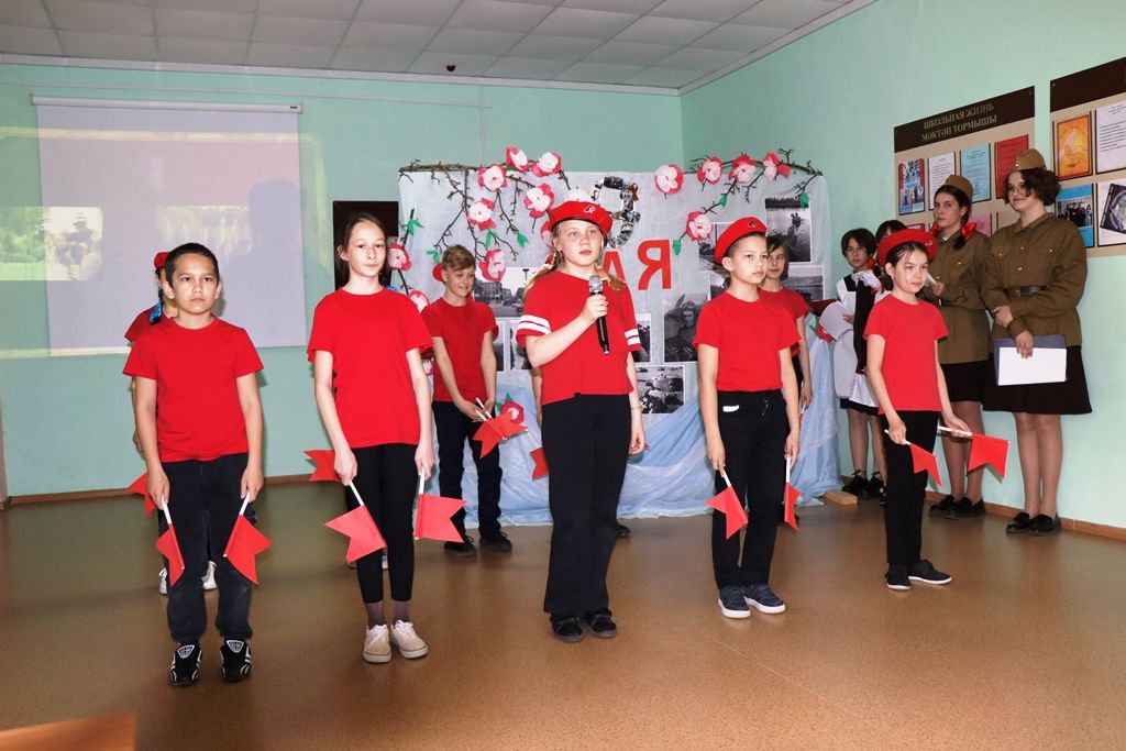 Фестиваль военной песни ко Дню Победы в шестой раз провели в Лаишевской школе №3